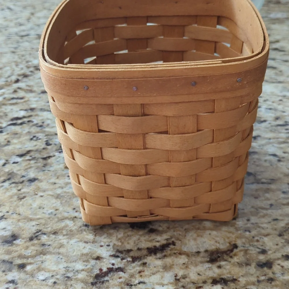 Longaberger Tissue Box With Lid - Picture 7 of 10